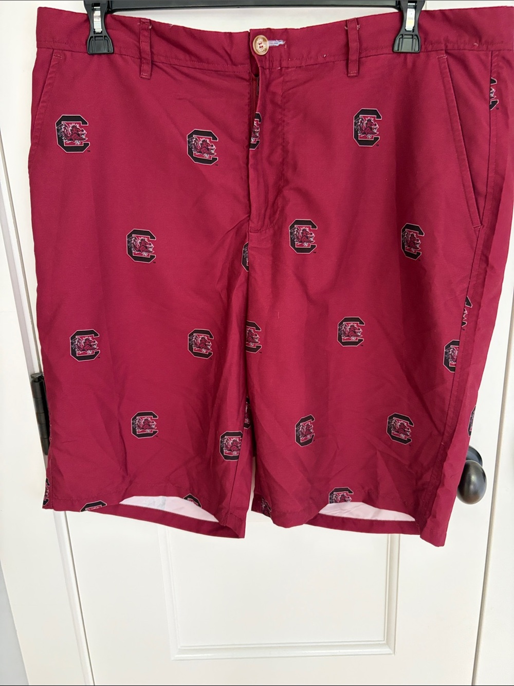 South Carolina Gamecocks Garnet Logo Lightweight Men’s Shorts. Size 40 waist